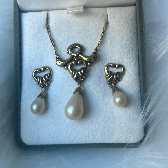 Vintage Pearl Earrings & Necklace - Picture 2 of 2